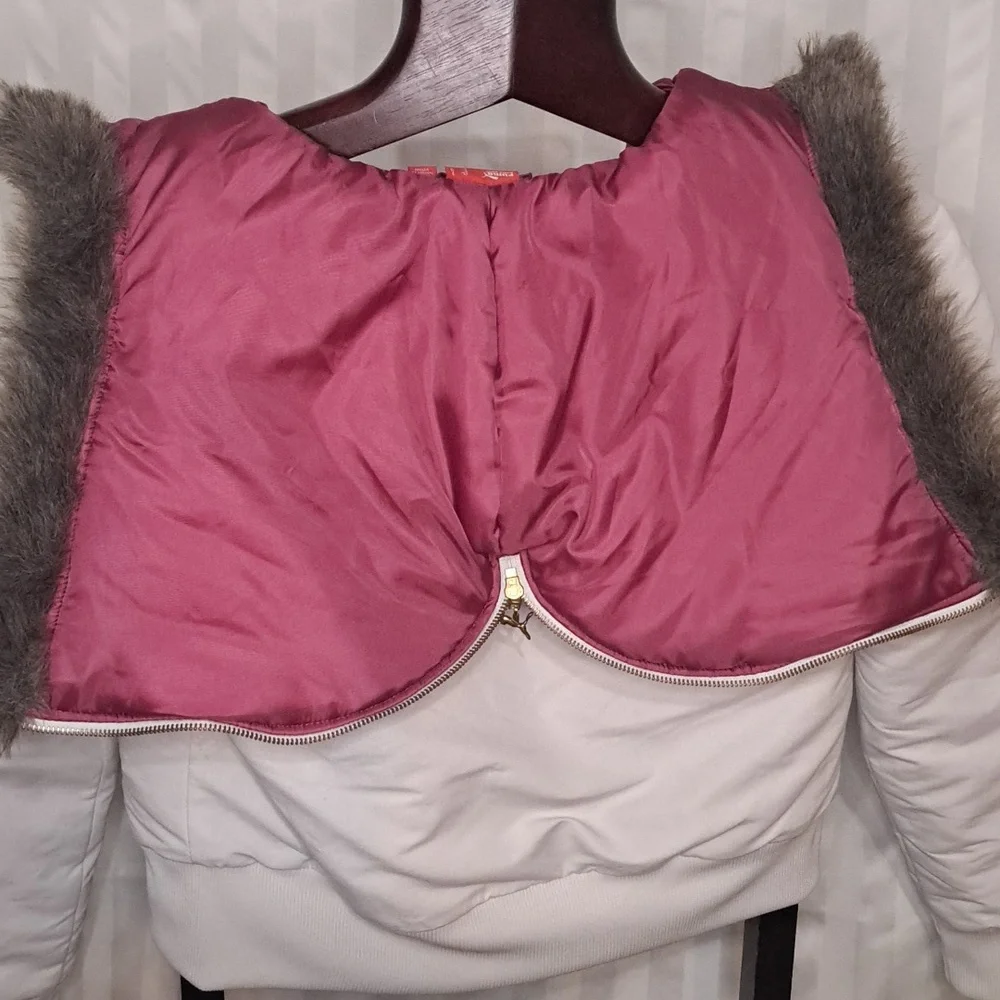 White Puma Jacket with Pink Lining and Faux Fur Trim Size Small - Picture 9 of 9